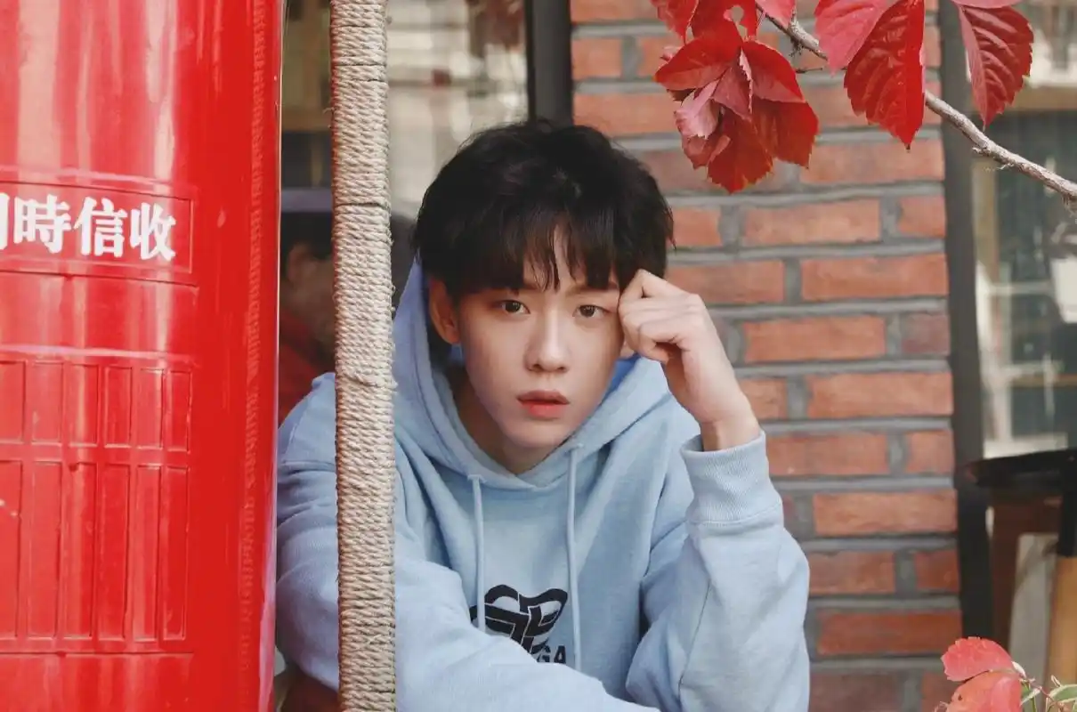 余景天改微博名,去掉青你前缀准备solo出道,你会支持他吗?