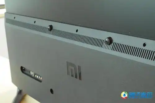 主页 评测    小米4a整体上看,很简洁的对称式设计,左侧是电视接口,由