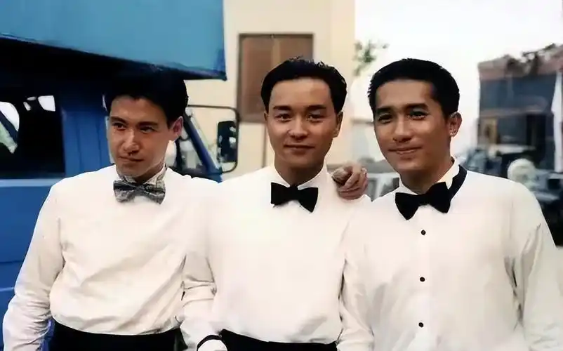 看下面这张照片,即便是与张国荣,梁朝伟同框,也一点都不逊色.