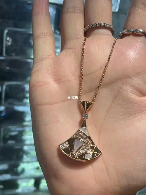 宝格丽最新款白贝母拼钻大扇子项链