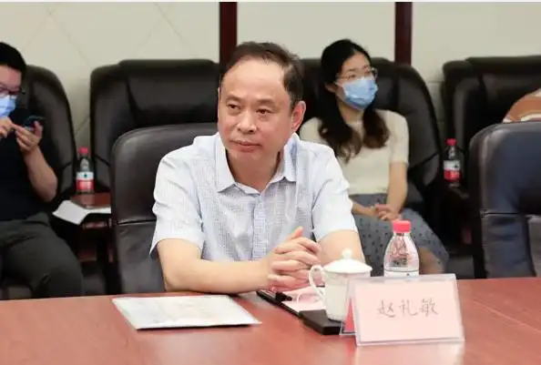 中策橡胶董事长,总经理沈金荣仇董向刘忻市长一行莅临公司调研指导