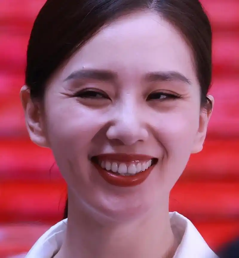 刘诗诗越来越严肃脸了,是怕大笑后脸崩吗?