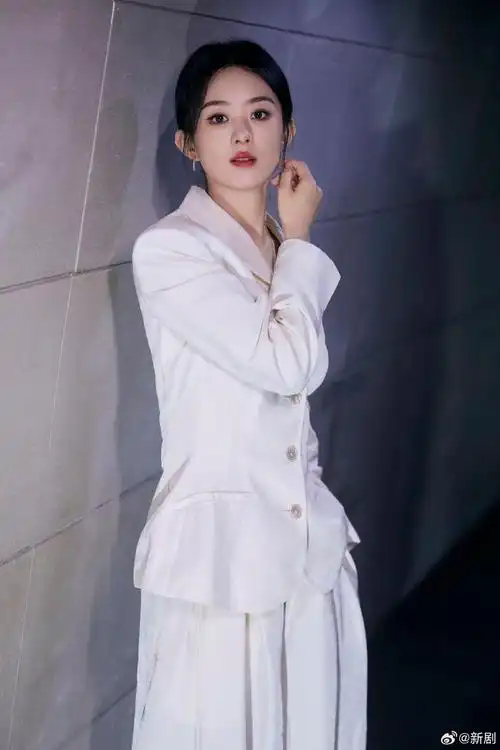 赵丽颖白色西装造型大片简洁干练太有魅力了