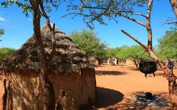 最后一个原始部落,至今过着群居生活,一个男人要娶5个老婆