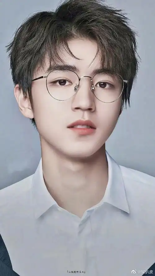 王俊凯可以把眼镜焊在脸上吗#王俊凯戴眼镜真的太好看了!