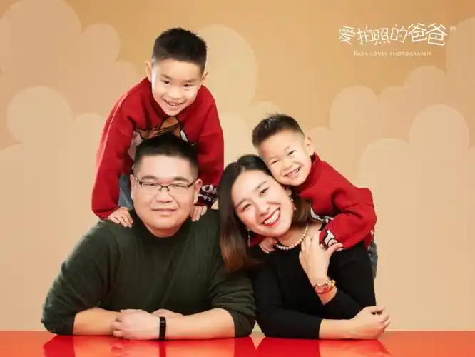 用照片永远定格在时光里7815#艺稞影像#爱拍照的爸爸  #全家福