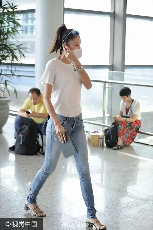 前跆拳道冠军张蓝心现身机场