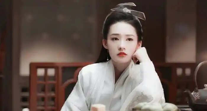 甚至还不如《楚乔传》中的公主角色鲜明,李沁一度困在了古装偶像剧的"