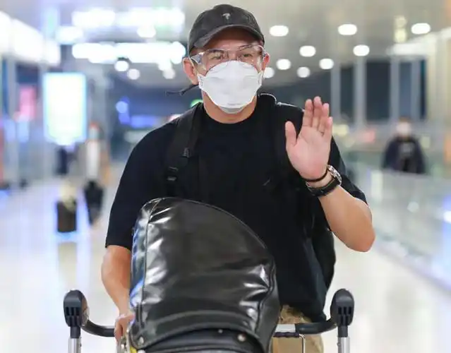 又胖了?吴奇隆探班刘诗诗,脸和脖子一样粗,果真是幸福肥啊