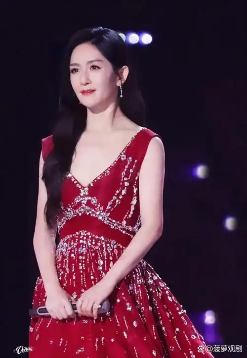 谢娜给女儿取名的由来:一个老在肚子里面动,感觉她在跳,所以叫"跳跳"