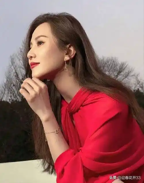 女神刘亦菲姐姐赵丽颖金晨佟丽娅红衣造型,你心尖上的是哪个?