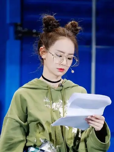 戚薇,整容,丸子头,减龄