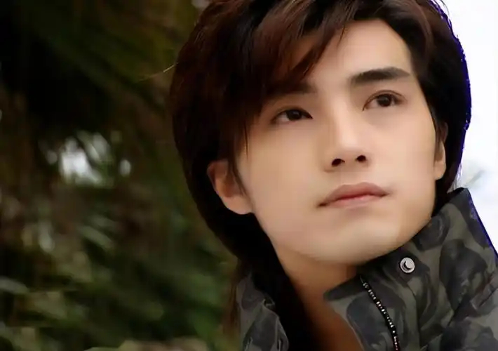 刚翻红便被告性骚扰?贺军翔:"好丈夫"人设翻车,过往争议不断