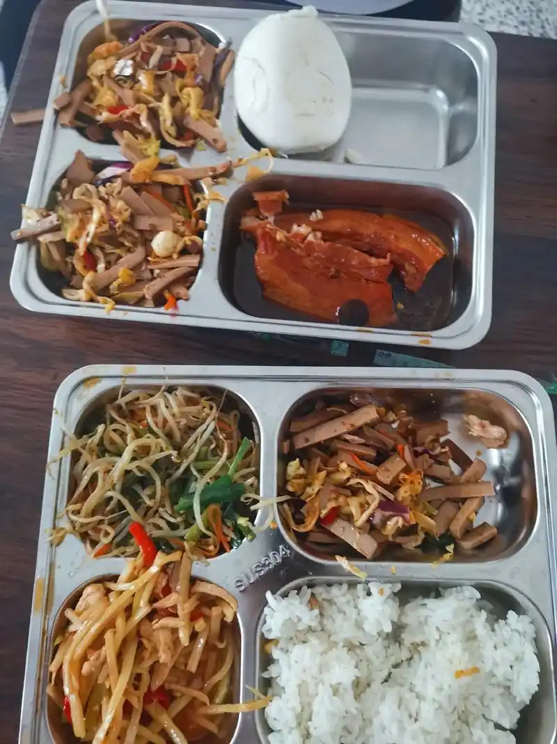 工地日常之伙食.#工作餐 #公司食堂员工餐 #记录在工地上的 - 抖音