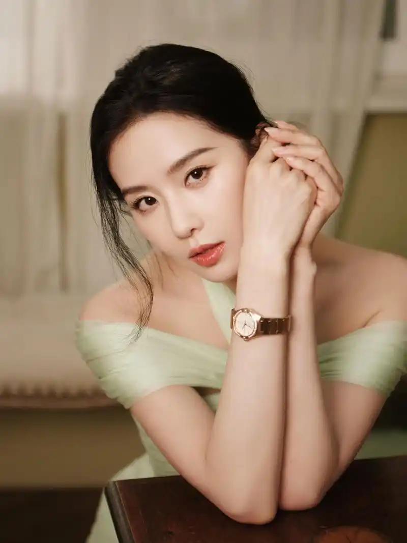 刘诗诗,轻盈薄纱裙,优雅如兰