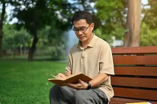 我,是一个普通的四十岁中年男人,和大多数人一样,我正在努力平衡着