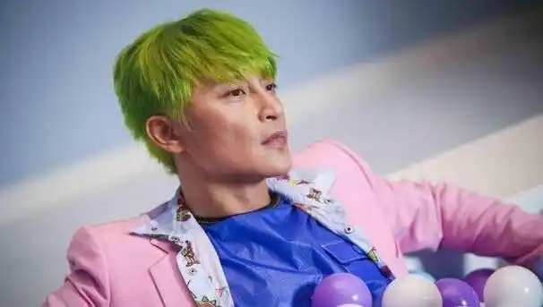 陈志朋方否认结婚工作人员对于蛋糕上老婆二字表示不知情