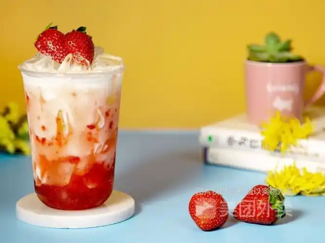 草莓手摇酸奶图片