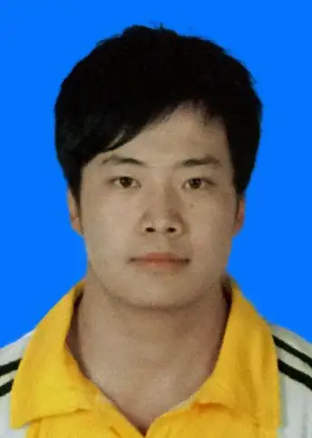 谁可以帮我把照片改成蓝底的 要一寸的谢谢