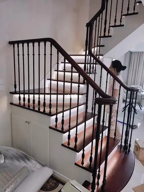 极简风楼梯扶手,总有一款适合你#北海順捷楼梯  #现代极简风格  #装修