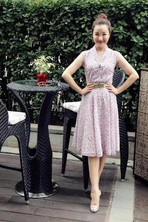 央视财经频道女主持人名单章艳