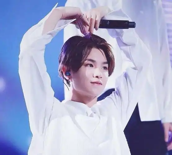 npc双手比心范丞丞专注小鬼柔情王子异可爱陈立农很另类