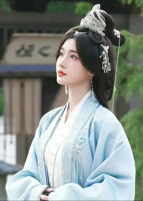 陈意涵《凤凰台上》饰演冷艳女国师