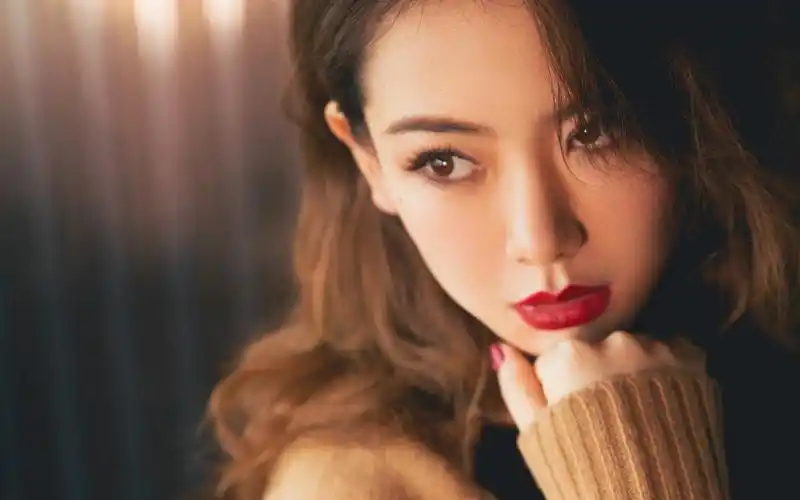 戚薇优雅迷人图片壁纸-美女壁纸-高清美女图片-第5图-娟娟壁纸