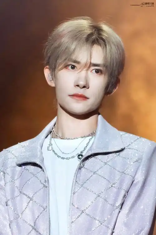 神偏爱世人你出现在我眼前92@tfboys-易烊千玺#易烊千玺二三逢时