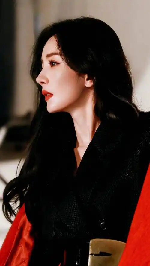 杨幂2023年05月07日 精美图集 清新自然 优雅高贵_带着_气质_从容