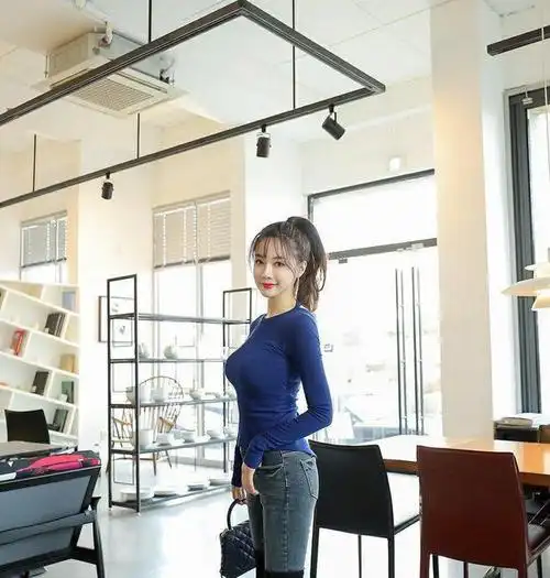 韩国模特女神金惠美牛仔裤长筒靴修身装扮网拍