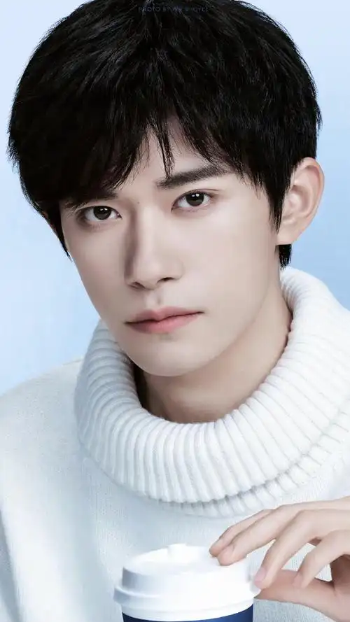 易烊千玺代言瑞幸咖啡##易烊千玺二三逢时戢鳞风起