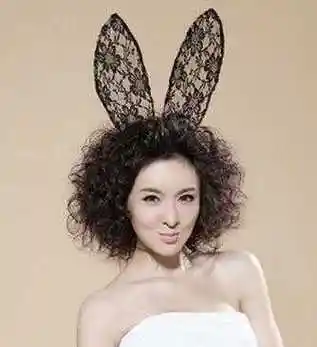 这一位女生使用的就是烟花烫短发发型,露额式的一种短发烟花烫烫发,再