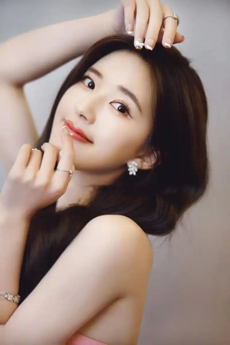 少女写真 #美出高级感 #又美又飒 #清纯甜美 #张雪迎 - 抖音