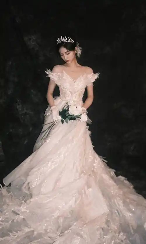 赵丽颖杨幂迪丽热巴喻言虞书欣许佳琪美图来袭_星八卦_扒娱乐