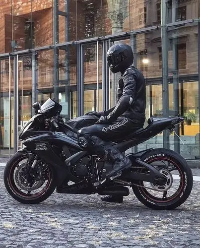 无水印男人骑机车不仅仅是因为帅