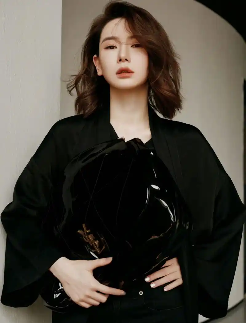 戚薇一字带高跟鞋[色][色] #戚薇