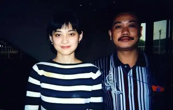 梅婷:跟鄢颇分手后,嫁给摄影师曾剑,一对儿女真幸福