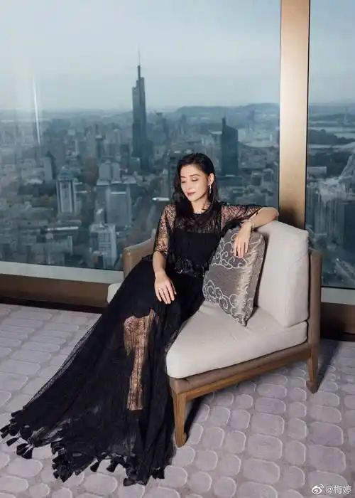 著名演员梅婷罕见出演话剧,表现太过热情又奔放!