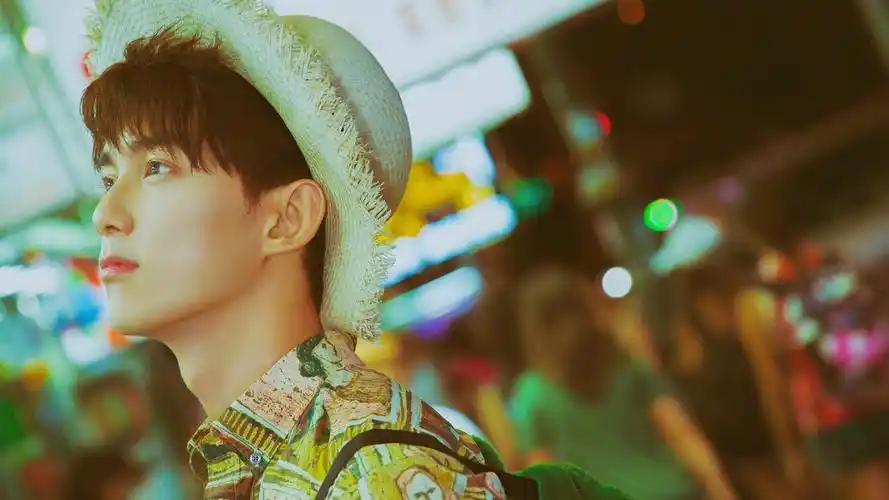 内地明星吴磊明星风尚壁纸6