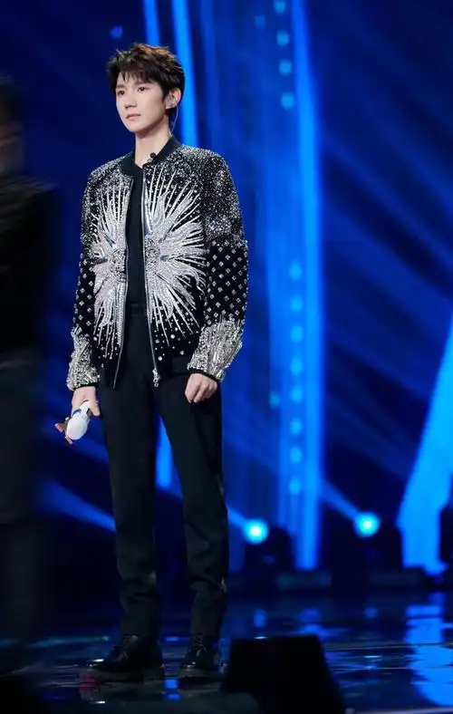 王源壁纸:可爱的小孩儿,愿你满载而归披着光芒