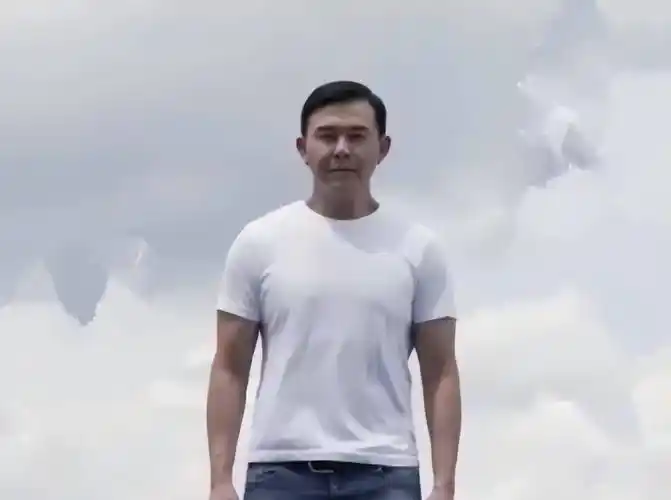 "刘晋元"王禄江近照,留胡子一身肌肉男人味足,51岁未婚零绯闻_观众