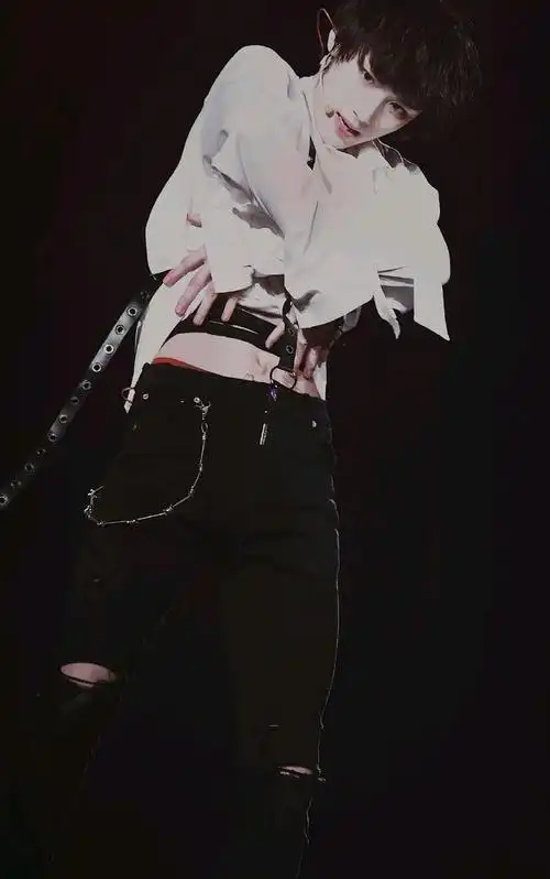 刚成年的时代少年团丁程鑫,身材线条超好,他的腹肌你见过吗