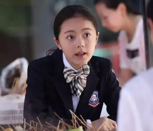 《我的体育老师》中,她饰演的马莉是           精明爽快的刁蛮