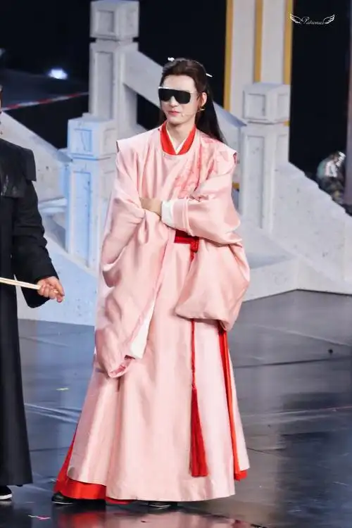 210503 山河令主题演唱会 -- 一袭粉衣小龚主 -@龚俊simon