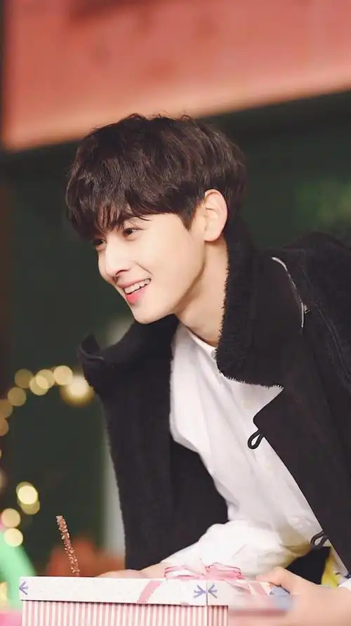 车银优深色系搭配尽显韩国男明星气质优雅迷人帅气时尚