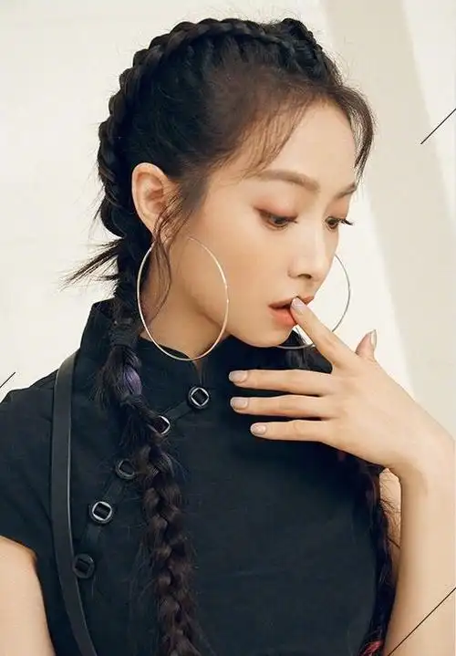 别再剪一成不变的齐刘海了今年夏天胎毛刘海才是王道