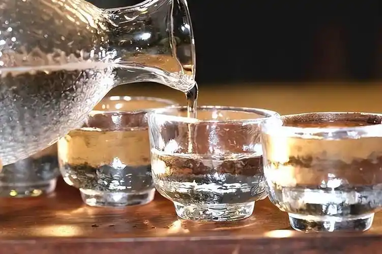 夏天喝白酒有什么好处-第4张图片-广西高校网