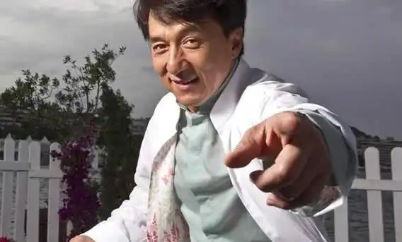 成龙简历资料个人经历 成龙为什么叫成龙?