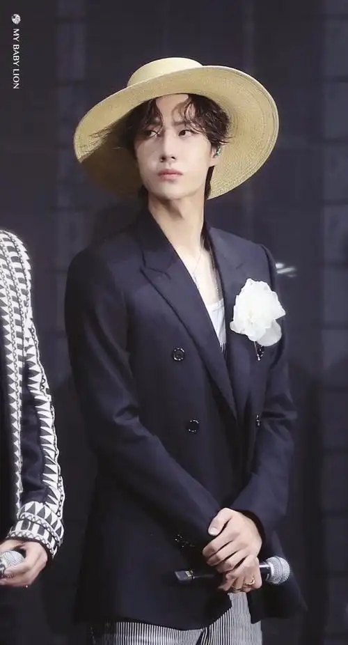 王一博74路飞装套图